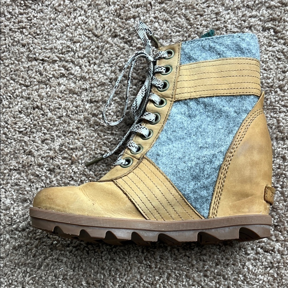 Sorel Lexie Brown and Gray Lace-Up Boots - Picture 6 of 10